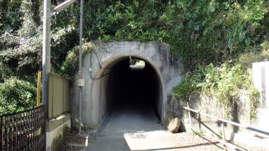 横のトンネル