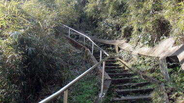 長谷配水池への階段4