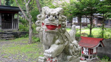 諏訪神社の狛犬阿形