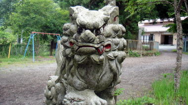 諏訪神社の狛犬吽形