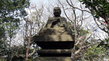 鷲峰山の弘法大師像2